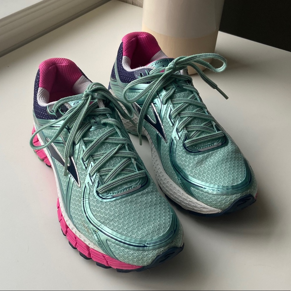 Brooks Ghost running shoe in blue/pink. Size 9.